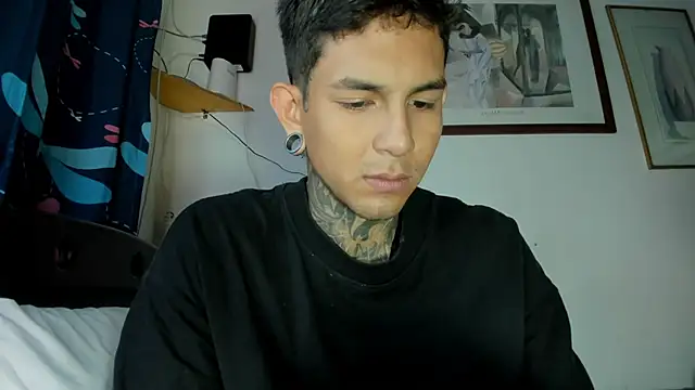 Travistanner 28 online show from April 2026 04:01:01 PM