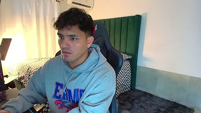 man dur07 online show from December 2025 09:04:02 PM