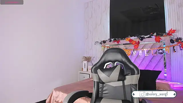 Valery wang online show from October 2025 12:02:01 PM