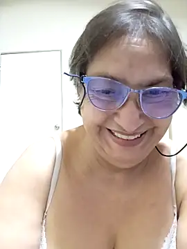 florecita69 online show from October 2025 11:49:01 PM