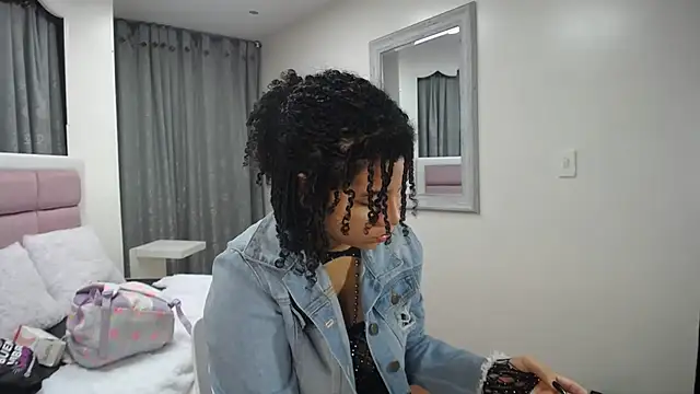 Snapshot of Mayaa_ross chatting on February 2025 12:40:01 AM Mayaa ross online show from February 2025 12:40:01 AM