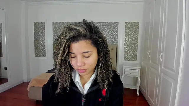 Snapshot of Mayaa_ross chatting on September 2025 01:39:01 AM Mayaa ross online show from September 2025 01:39:01 AM
