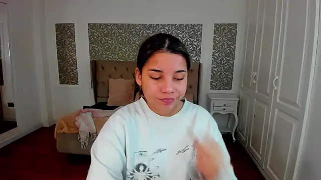 Snapshot of Mayaa_ross chatting on September 2025 02:06:02 AM Mayaa ross online show from September 2025 02:06:02 AM