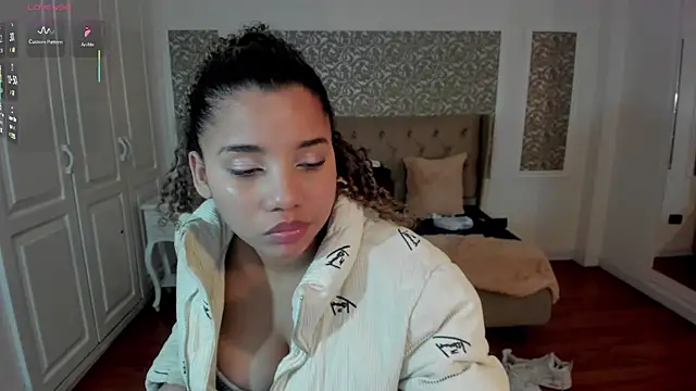 Snapshot of Mayaa_ross chatting on September 2025 01:39:01 AM Mayaa ross online show from September 2025 01:39:01 AM