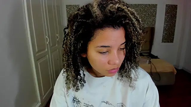Snapshot of Mayaa_ross chatting on September 2025 01:49:01 AM Mayaa ross online show from September 2025 01:49:01 AM
