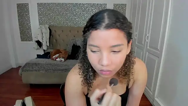 Snapshot of Mayaa_ross chatting on October 2025 01:50:02 AM Mayaa ross online show from October 2025 01:50:02 AM