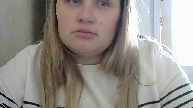 Snapshot of Honeydew-Waves chatting on October 2025 09:43:01 AM Honeydew-Waves online show from October 2025 09:43:01 AM