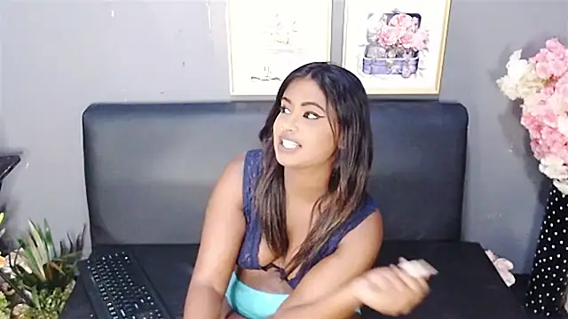 Snapshot of Littleindianmilf chatting on March 2025 02:39:01 PM Littleindianmilf online show from March 2025 02:39:01 PM