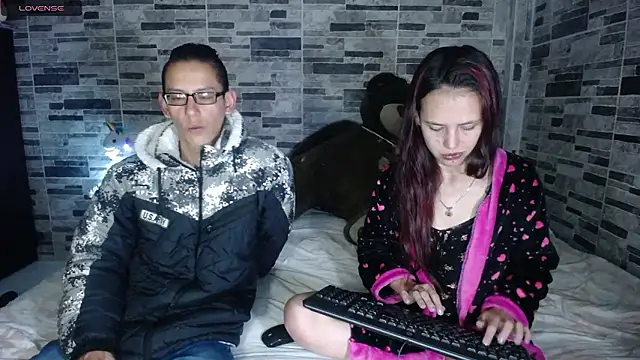 Emili And Paul online show from December 2024 04:04:02 AM