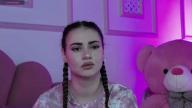 Abby  White online show from September 2025 03:50:01 PM
