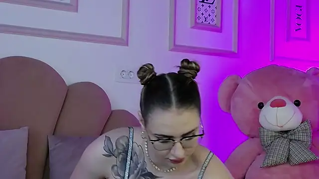 Abby  White online show from May 2026 04:18:01 PM