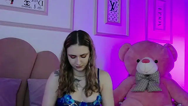 Abby  White online show from April 2026 04:09:01 PM