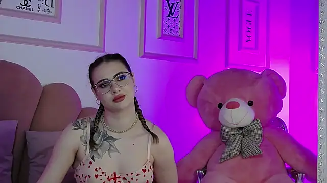 Abby  White online show from April 2026 05:37:02 PM