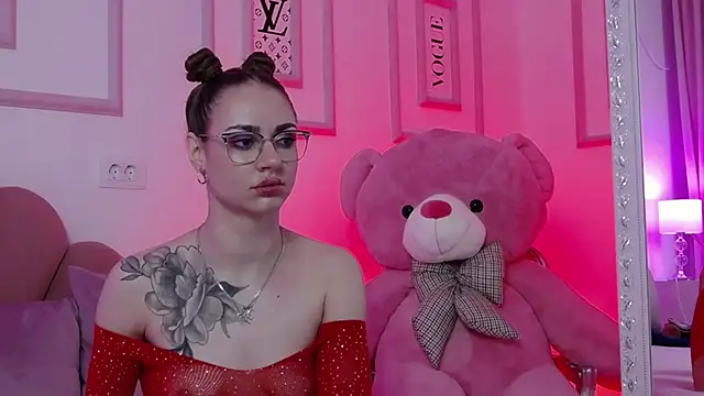 Abby  White online show from March 2025 05:12:01 PM