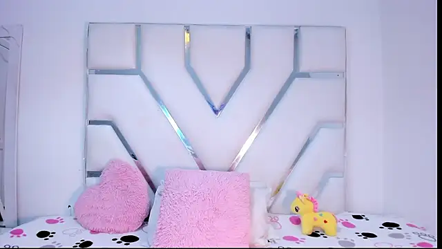  Mia Wallace online show from January 2025 08:33:02 PM