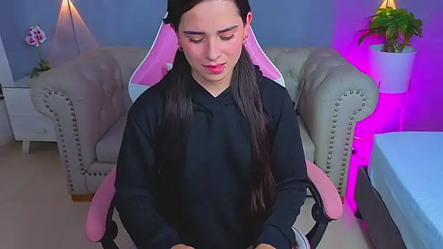 Snapshot of angelica_dymond chatting on December 2025 12:18:02 PM angelica dymond online show from December 2025 12:18:02 PM