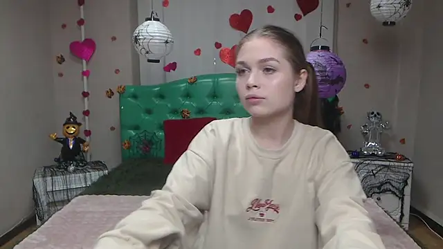 LaraPika online show from November 2025 06:11:02 PM