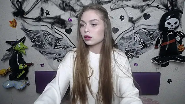 LaraPika online show from November 2025 06:02:01 PM