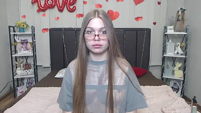 LaraPika online show from May 2026 05:11:02 AM