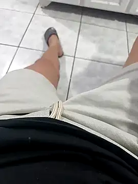 Snapshot of 1995eduardo chatting on November 2025 11:27:02 PM 1995eduardo online show from November 2025 11:27:02 PM