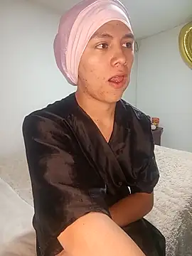 giuliana andrade online show from October 2025 12:11:02 AM