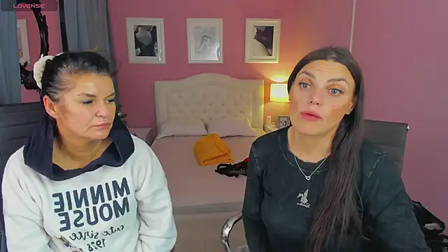 Snapshot of EricaAndPenelopa chatting on January 2025 05:16:02 AM EricaAndPenelopa online show from January 2025 05:16:02 AM