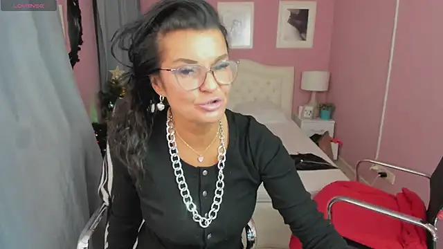 Snapshot of EricaAndPenelopa chatting on December 2024 08:54:02 PM EricaAndPenelopa online show from December 2024 08:54:02 PM