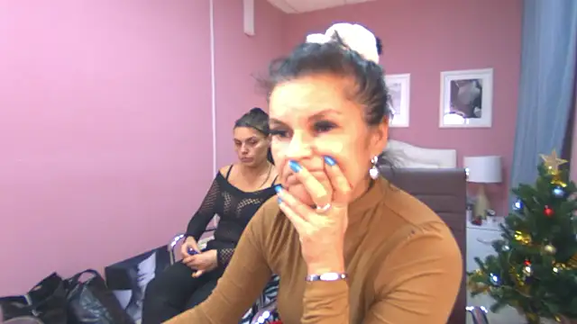 Snapshot of EricaAndPenelopa chatting on December 2024 08:38:02 PM EricaAndPenelopa online show from December 2024 08:38:02 PM