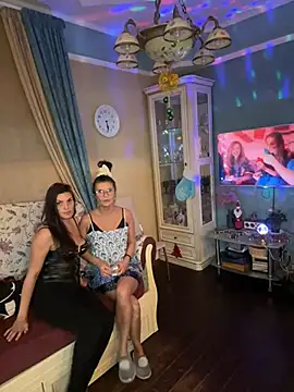 Snapshot of EricaAndPenelopa chatting on December 2024 02:36:02 AM EricaAndPenelopa online show from December 2024 02:36:02 AM