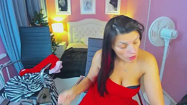 Snapshot of EricaAndPenelopa chatting on December 2024 04:53:02 AM EricaAndPenelopa online show from December 2024 04:53:02 AM