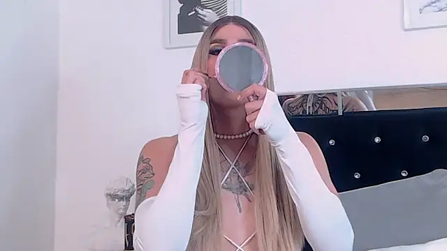 Snapshot of ZikaruRichie chatting on November 2025 10:41:01 AM ZikaruRichie online show from November 2025 10:41:01 AM