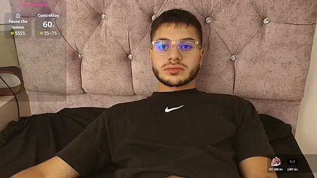 Amadeo Wild online show from October 2025 04:13:01 AM