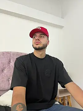 Amadeo Wild online show from October 2025 02:16:02 PM