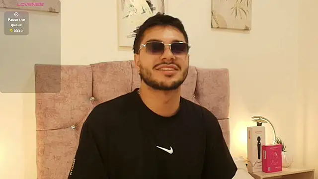 Amadeo Wild online show from April 2026 04:07:02 AM