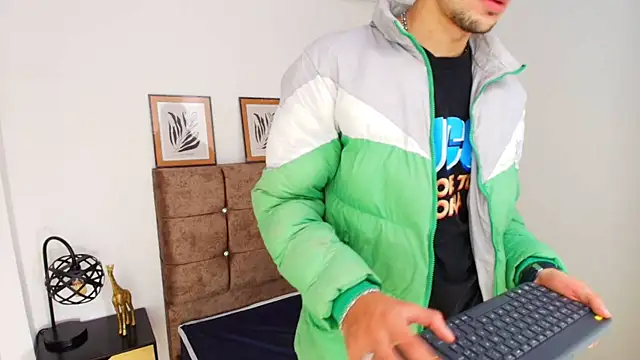 Amadeo Wild online show from January 2025 02:07:02 PM