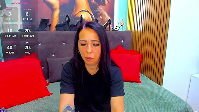 LauraSin online show from June 2026 05:52:01 PM