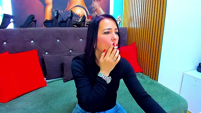 LauraSin online show from May 2026 03:24:01 AM