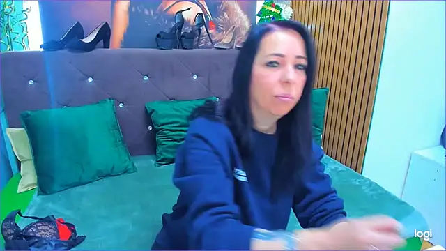 LauraSin online show from December 2025 04:15:01 AM