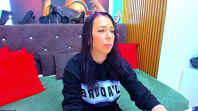 LauraSin online show from May 2026 06:05:01 PM
