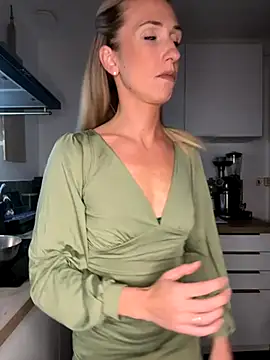 lola tentatiion online show from September 2025 07:31:02 PM