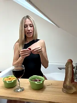 lola tentatiion online show from October 2025 03:26:02 PM
