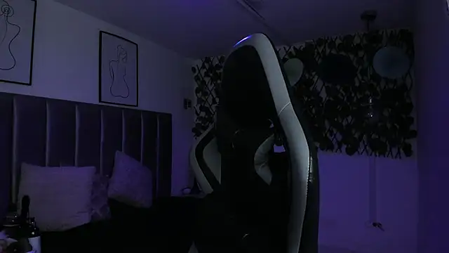 Kitty Gang online show from June 2026 10:07:02 PM