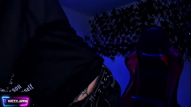 Kitty Gang online show from November 2025 02:45:02 AM