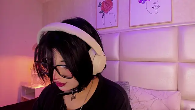 Kitty Gang online show from July 2026 12:52:02 AM