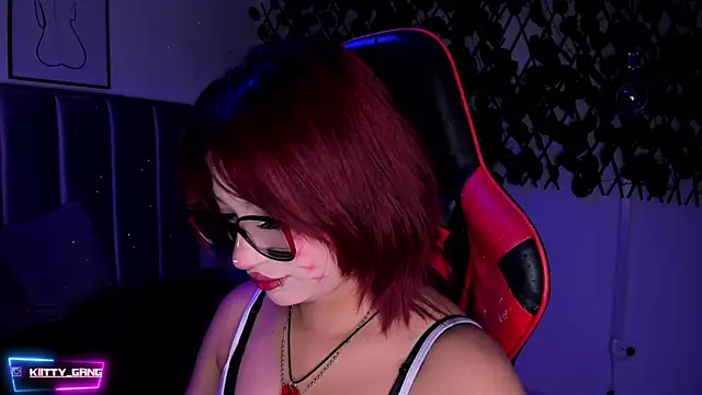 Kitty Gang online show from November 2025 02:15:01 AM