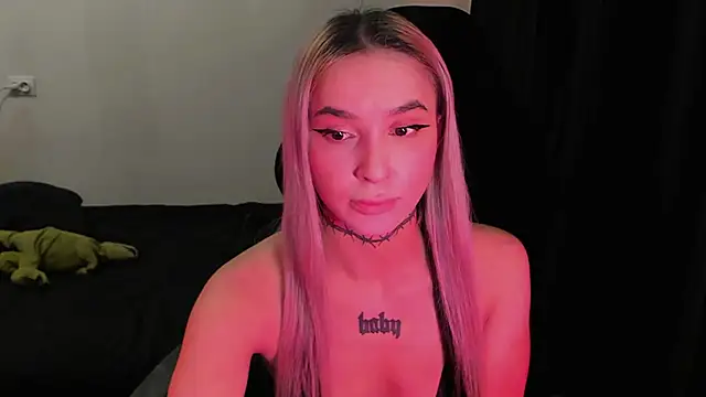 Snapshot of MilaAsh chatting on February 2026 05:06:02 AM MilaAsh online show from February 2026 05:06:02 AM