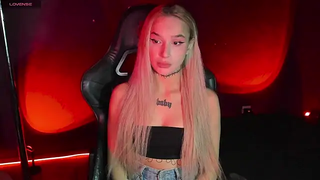 Snapshot of MilaAsh chatting on October 2025 04:28:02 AM MilaAsh online show from October 2025 04:28:02 AM