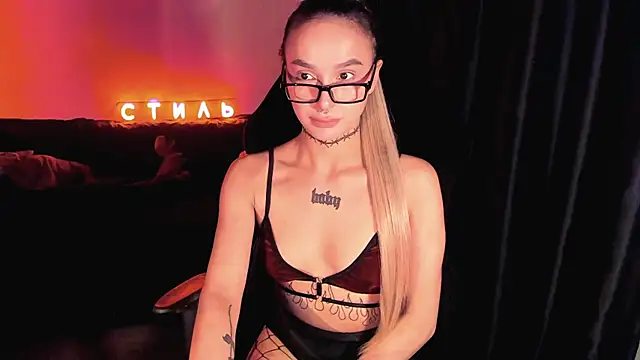 MilaAsh online show from May 2026 05:11:01 AM