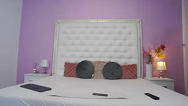 Lenna Paul online show from January 2026 05:01:01 AM