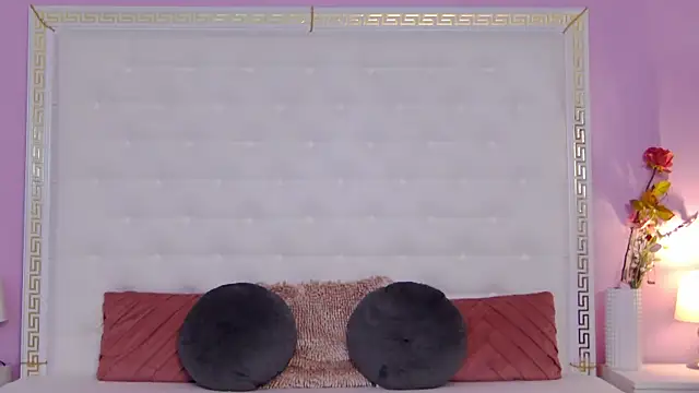 Lenna Paul online show from April 2026 05:20:01 AM